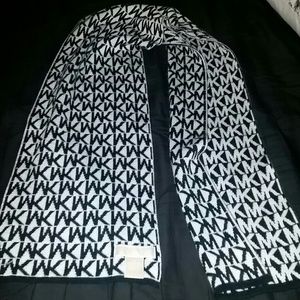 Micheal Kors scarf