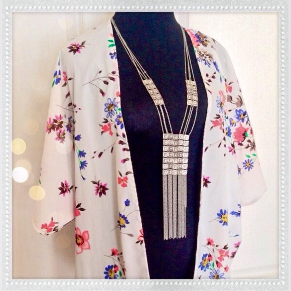 Moon Collection Tops - On-hold! BEAUTIFUL SHORT SLEEVES KIMONO TOP