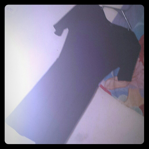 Short black sleved dress