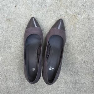 Gray Imitation Suede pumps w/round patent cap toe