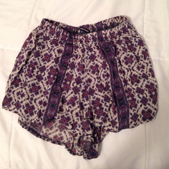 Brandy Melville loose fitted shorts.