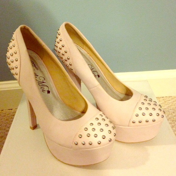 Light pink 5 inch heels with studs - Picture 1 of 4