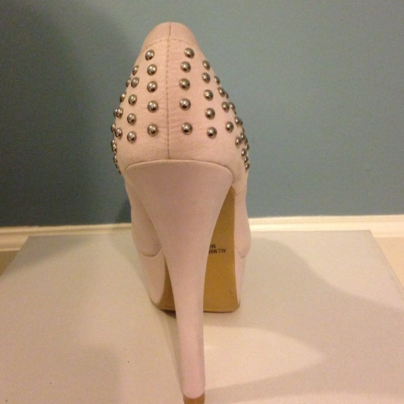 Light pink 5 inch heels with studs - Picture 2 of 4