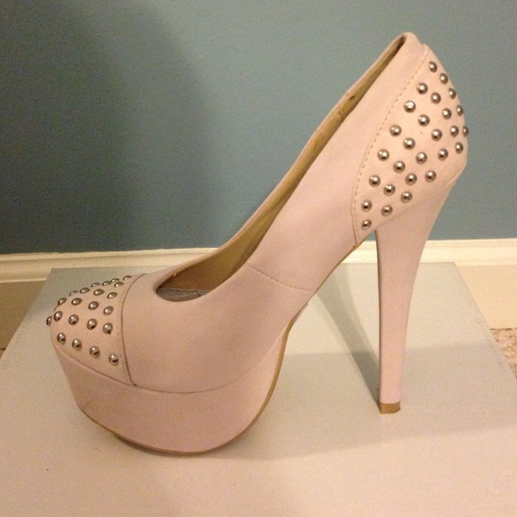 Light pink 5 inch heels with studs - Picture 3 of 4