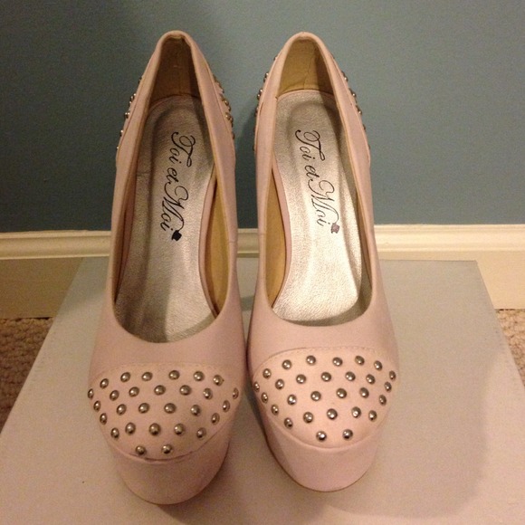 Light pink 5 inch heels with studs - Picture 4 of 4
