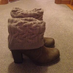 Muk Luks light brown bootie