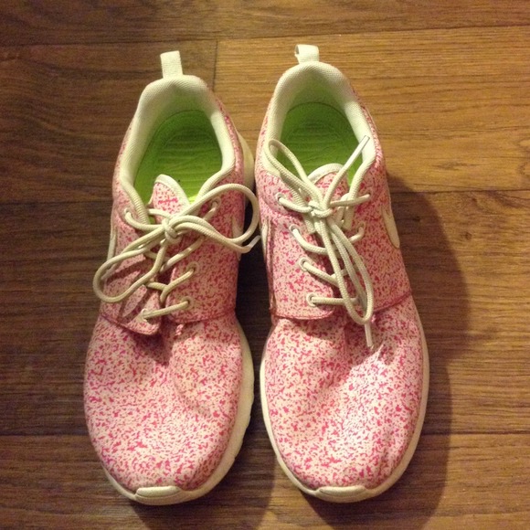 Nike roshe runs