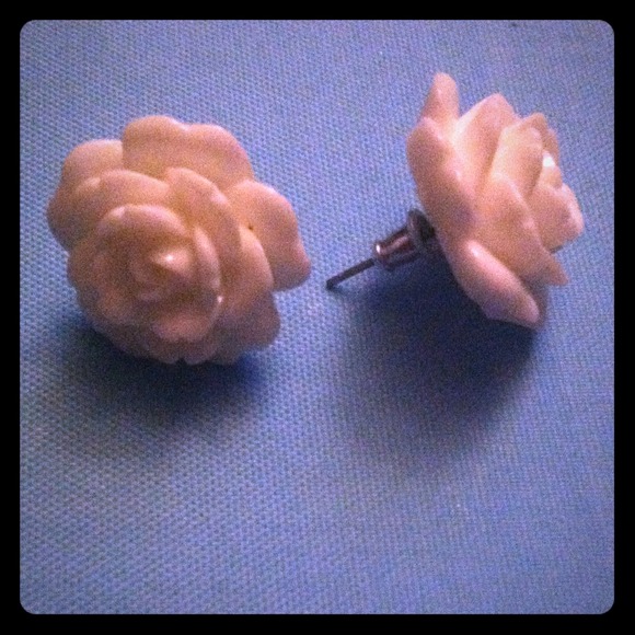 Earrings - Picture 1 of 2
