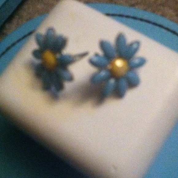 Earrings - Picture 2 of 2
