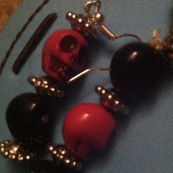 Earring and bracelet - Picture 3 of 3