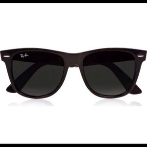 Black Ray ban wayfarer