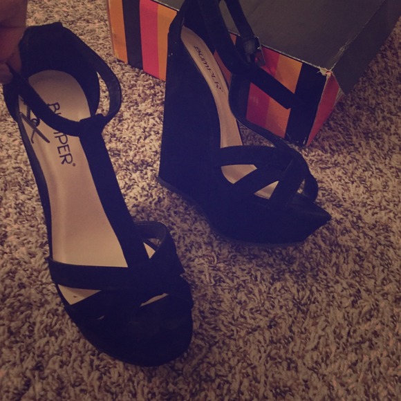 Black platform sandals !