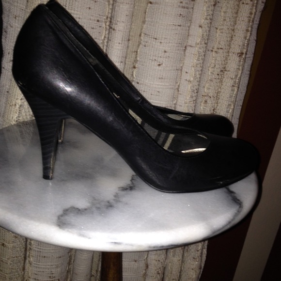 Fergalicious black heels - Picture 2 of 4