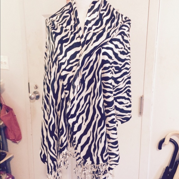 🌷🌷Brand new black&white zebra scarf🌷🌷 - Picture 2 of 4