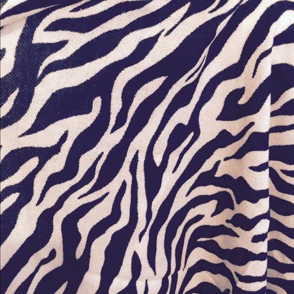 🌷🌷Brand new black&white zebra scarf🌷🌷 - Picture 4 of 4