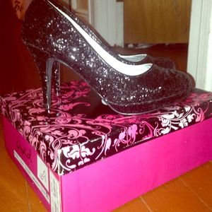Black Glitter Pumps