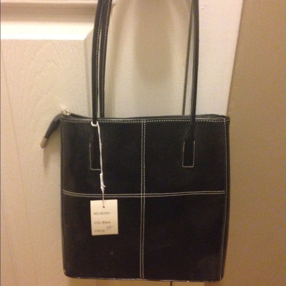 black shoulder purse