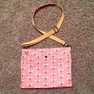 Bumble bee cross over tote