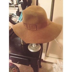 Floppy hat
