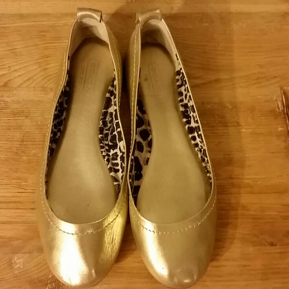 Coach flat in GOLD