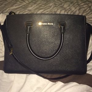 A wonderful crossbody/shoulder bag