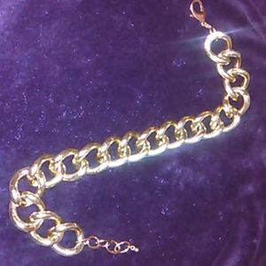 Gold Womens chain/necklace