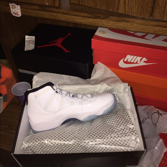 Legend blue 11's - Picture 2 of 4