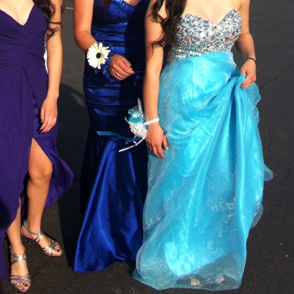*SOLD ON MERC* Prom Dress !!💎✨ - Picture 1 of 4