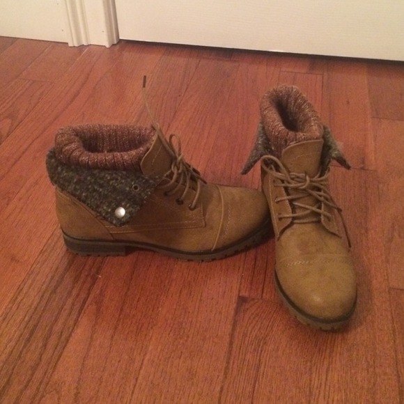 Short tan boots
