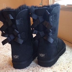 Black bailey bow size 8