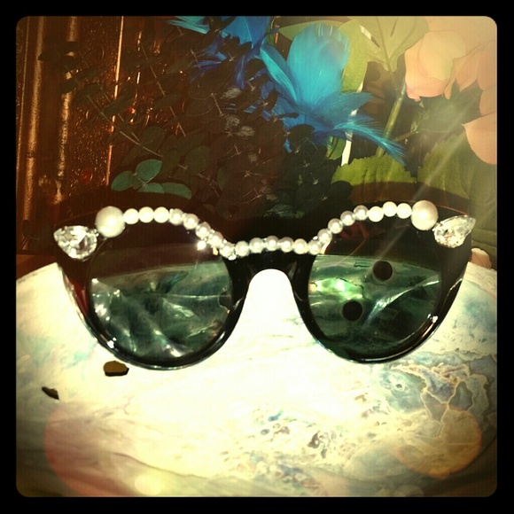 Rhinestone & pearl cat eye sunglasses