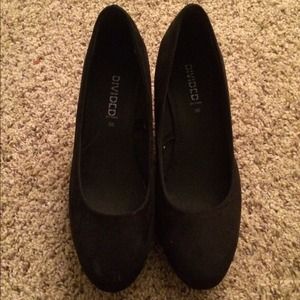 Black wedges