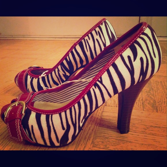 NEW Mossimo Zebra Print Heel Pump Peep Open Toe 6 - Picture 1 of 3