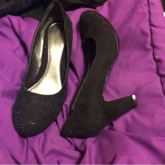 Black heels with jewels