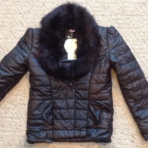 Down short jacket w/ Fur Collar