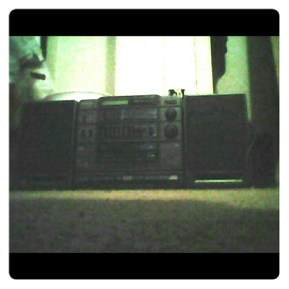 Radio - Picture 1 of 1