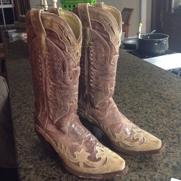 Very detailed western boots