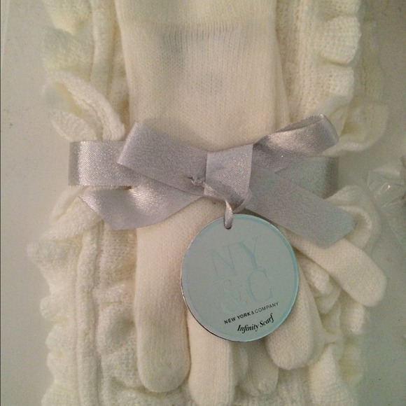 New York & Company Accessories - NY & Company White Scarf & Glove Set