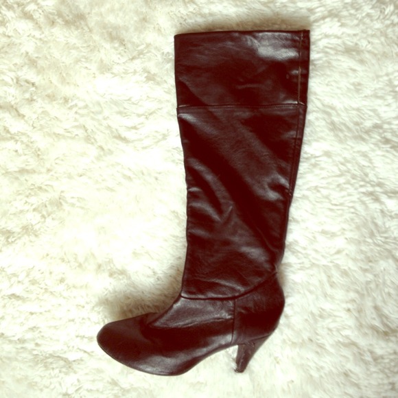Black boot can be worn two ways!