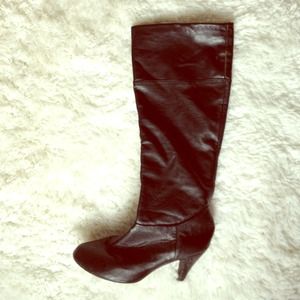 Black boot can be worn two ways!