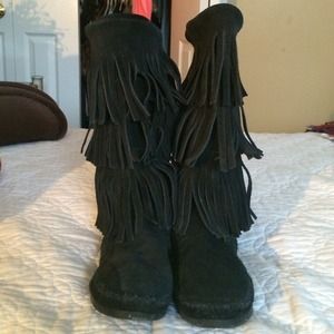 Black Minnetonka 3 Layer Fringe Boots