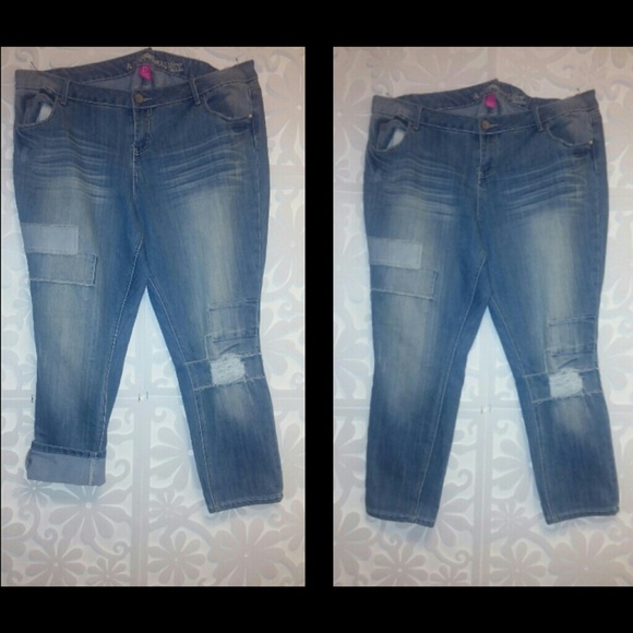 🚫SOLD🚫 Fun Flirty Distressed Jean - Picture 1 of 3