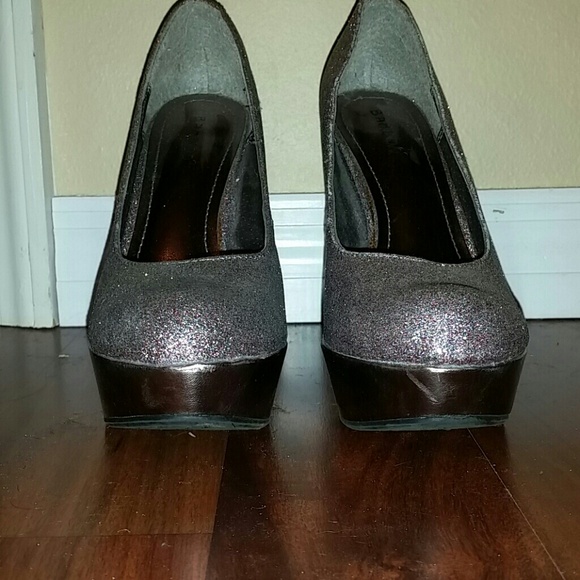 Shoes - Picture 2 of 3