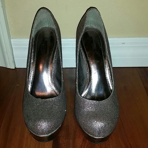 Shoes - Picture 3 of 3