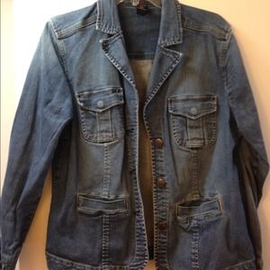 Structured Jean jacket.