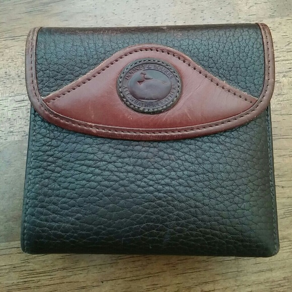 ❌SOLD❌Vintage Dooney & Bourke Wallet - Picture 1 of 4