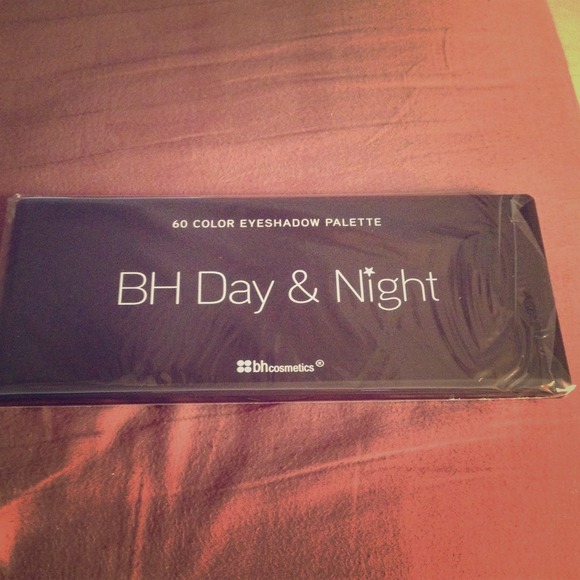 BH DAY AND NIGHT 60 COLOR EYESHADOW