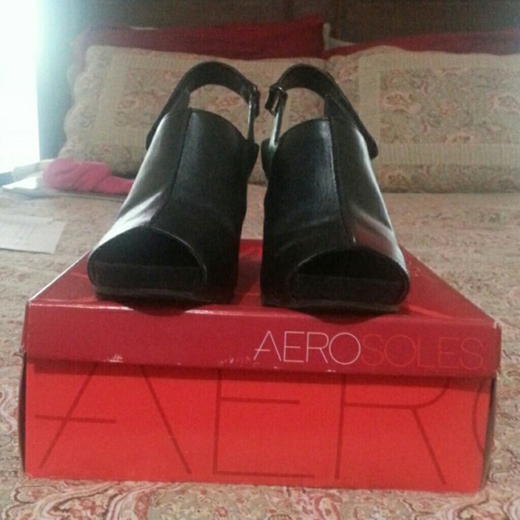 Black shoes aerosoles