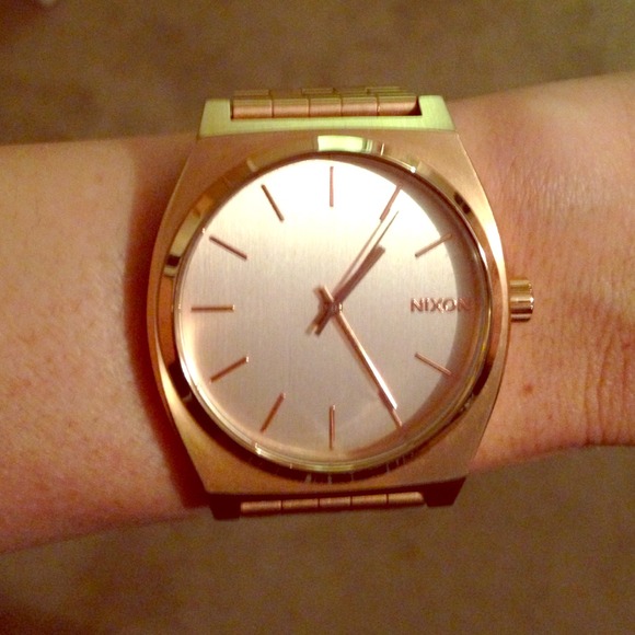 Rose gold Nixon watch. No scratches-like new!