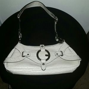 Guess small pocketbook patent leather ivory